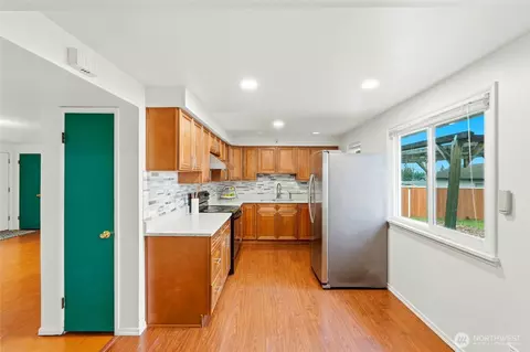 Kitchen - 7525 Beverly Ln, Everett, WA 98203 photo 2 of 4
