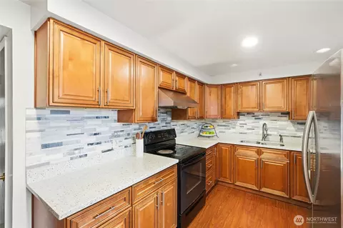 Kitchen - 7525 Beverly Ln, Everett, WA 98203 photo 3 of 4