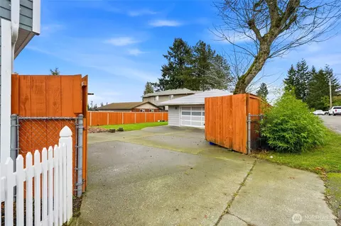 Exterior - 7525 Beverly Ln, Everett, WA 98203 photo 9 of 10