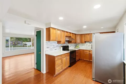 Kitchen - 7525 Beverly Ln, Everett, WA 98203 photo 1 of 4
