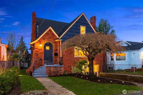 624 NW 79th St, Seattle, WA 98117