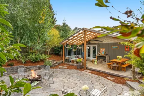 6528 23rd Ave SW, Seattle, WA 98106
