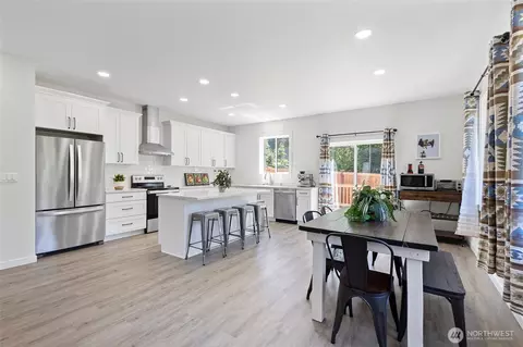 Kitchen - 7952 Apache Dr, Maple Falls, WA 98266 photo 1 of 6