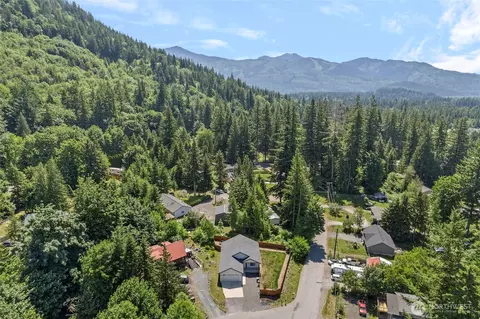 View/Area - 7952 Apache Dr, Maple Falls, WA 98266 photo 1 of 2