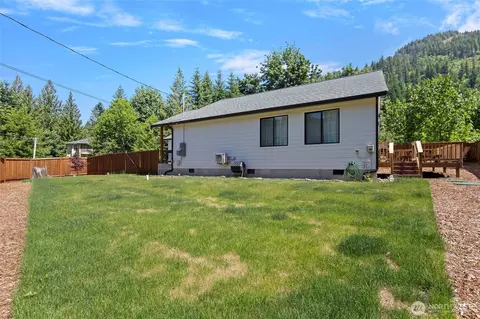 Exterior - 7952 Apache Dr, Maple Falls, WA 98266 photo 4 of 6