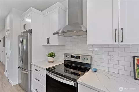 Kitchen - 7952 Apache Dr, Maple Falls, WA 98266 photo 5 of 6
