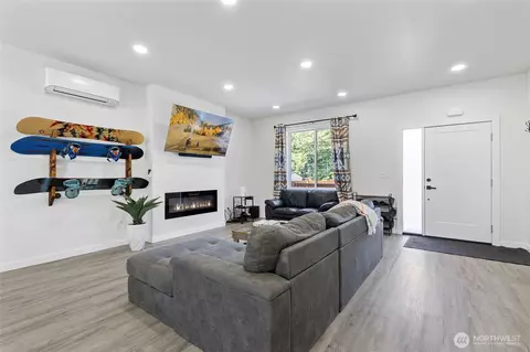 Living - 7952 Apache Dr, Maple Falls, WA 98266 photo 2 of 3