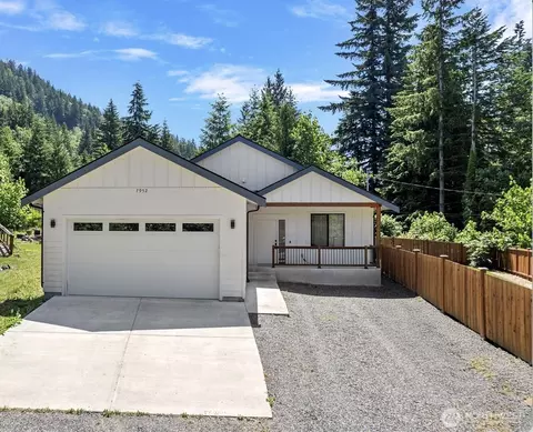 7952 Apache Dr, Maple Falls, WA 98266
