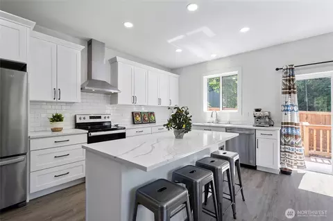 Kitchen - 7952 Apache Dr, Maple Falls, WA 98266 photo 2 of 6