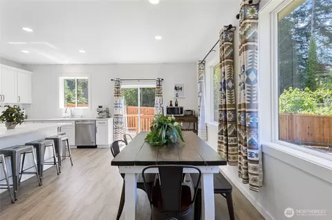 Dining - 7952 Apache Dr, Maple Falls, WA 98266 photo 1 of 1