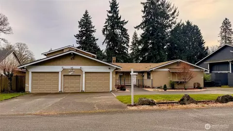 8218 Zircon Dr SW, Lakewood, WA 98498