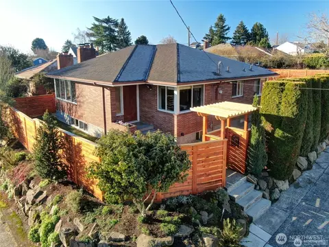 3203 NW 69th St, Seattle, WA 98117