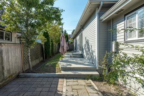 Exterior - 1418 Oakes Ave, Everett, WA 98201 photo 9 of 10