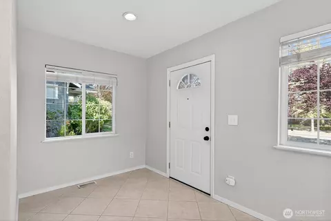 Entry Way - 1418 Oakes Ave, Everett, WA 98201 photo 1 of 1