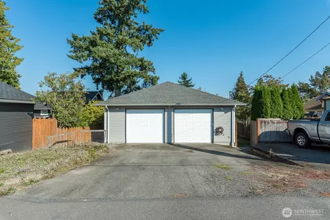 Exterior - 1418 Oakes Ave, Everett, WA 98201 photo 5 of 10