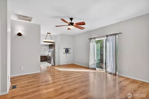Living - 1418 Oakes Ave, Everett, WA 98201 photo 2 of 4