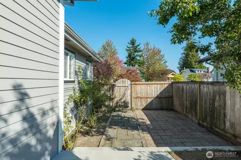 Exterior - 1418 Oakes Ave, Everett, WA 98201 photo 8 of 10