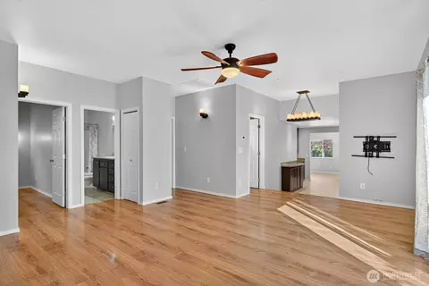 Living - 1418 Oakes Ave, Everett, WA 98201 photo 4 of 4