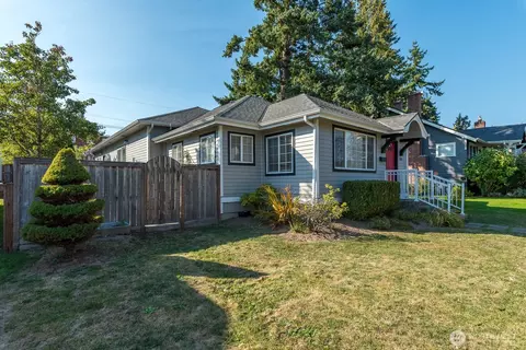 Exterior - 1418 Oakes Ave, Everett, WA 98201 photo 2 of 10
