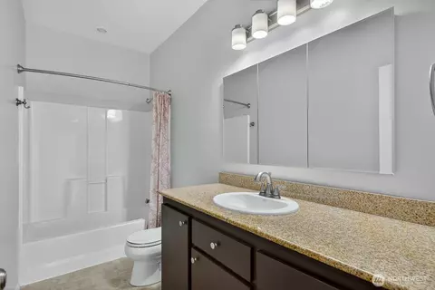 Bath - 1418 Oakes Ave, Everett, WA 98201 photo 3 of 3