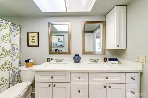 Bath - 625 215th St SW, Bothell, WA 98021 photo 2 of 2