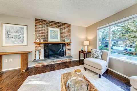 Living - 625 215th St SW, Bothell, WA 98021 photo 2 of 3