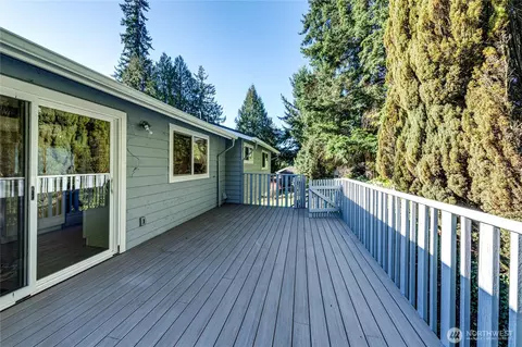 Exterior - 625 215th St SW, Bothell, WA 98021 photo 2 of 11