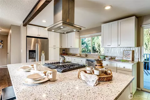 Kitchen - 625 215th St SW, Bothell, WA 98021 photo 2 of 2