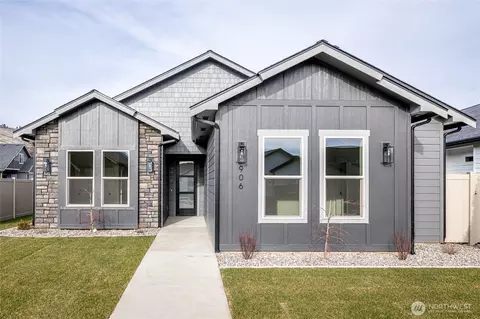 906 Racine Springs Dr, Wenatchee, WA 98801