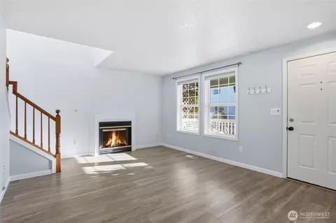 Living - 1826 E 38th Loop, Vancouver, WA 98663 photo 4 of 6