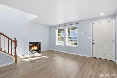 Living - 1826 E 38th Loop, Vancouver, WA 98663 photo 5 of 6