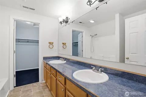 Bath - 1826 E 38th Loop, Vancouver, WA 98663 photo 2 of 2