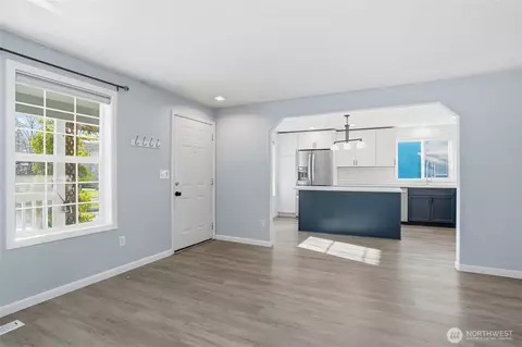 Living - 1826 E 38th Loop, Vancouver, WA 98663 photo 6 of 6