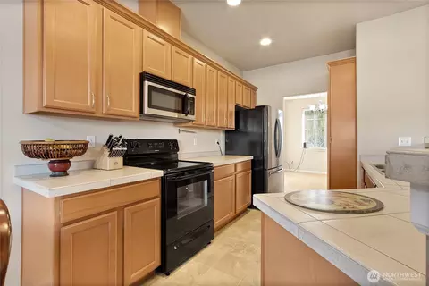 Kitchen - 509 Balmer St SW, Orting, WA 98360 photo 3 of 3