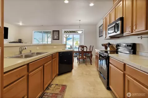 Kitchen - 509 Balmer St SW, Orting, WA 98360 photo 1 of 3