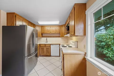 Kitchen - 6205 W Beech St, Everett, WA 98203 photo 1 of 2