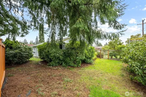 Exterior - 6205 W Beech St, Everett, WA 98203 photo 10 of 13