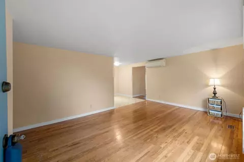 Living - 6205 W Beech St, Everett, WA 98203 photo 1 of 7