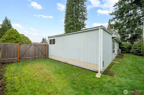 Exterior - 6205 W Beech St, Everett, WA 98203 photo 7 of 13