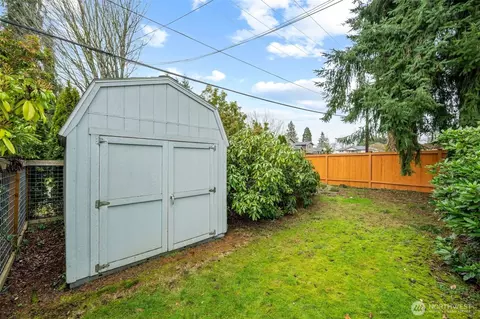 Exterior - 6205 W Beech St, Everett, WA 98203 photo 12 of 13