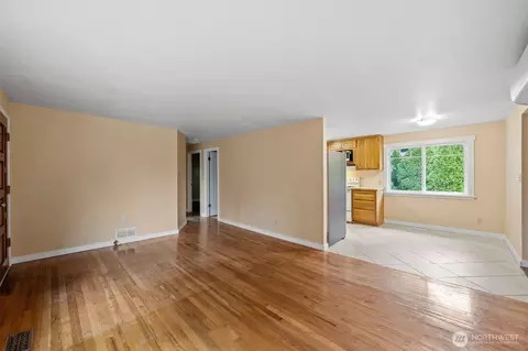 Living - 6205 W Beech St, Everett, WA 98203 photo 3 of 7