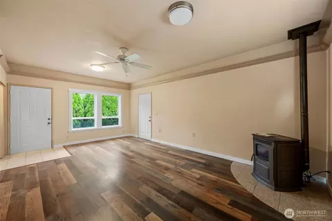 Living - 6205 W Beech St, Everett, WA 98203 photo 7 of 7