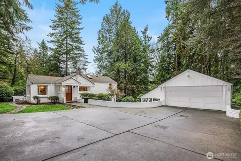 17899 40th Ave NE, Lake Forest Park, WA 98155