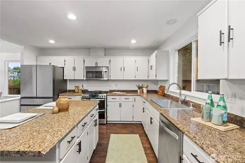 Kitchen - 19705 88th Ave E, Spanaway, WA 98387 photo 1 of 4
