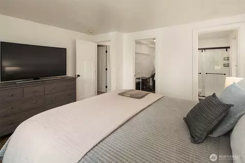 Bedroom - 24225 SE 376th St, Enumclaw, WA 98022 photo 2 of 3