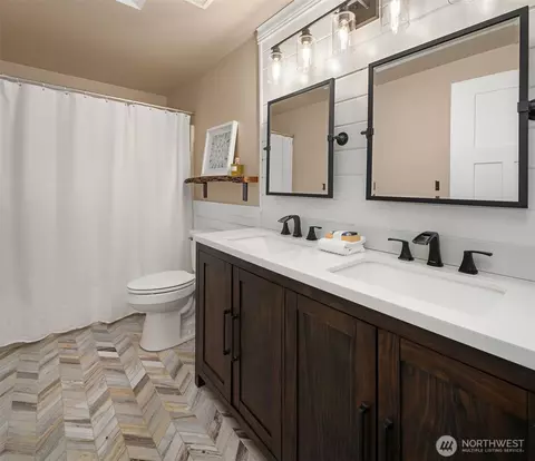 Bath - 24225 SE 376th St, Enumclaw, WA 98022 photo 2 of 2