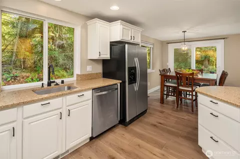 Kitchen - 24225 SE 376th St, Enumclaw, WA 98022 photo 3 of 3
