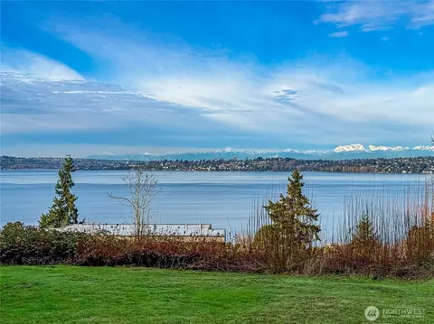 5833 104th Ave NE, Kirkland, WA 98033