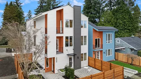 2004 NE 120th St #1, Seattle, WA 98125