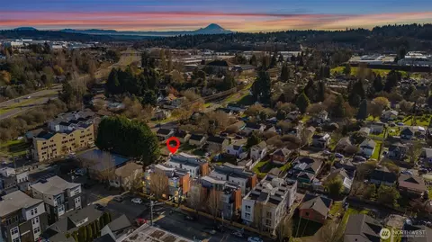 541 S Cloverdale St #B, Seattle, WA 98108